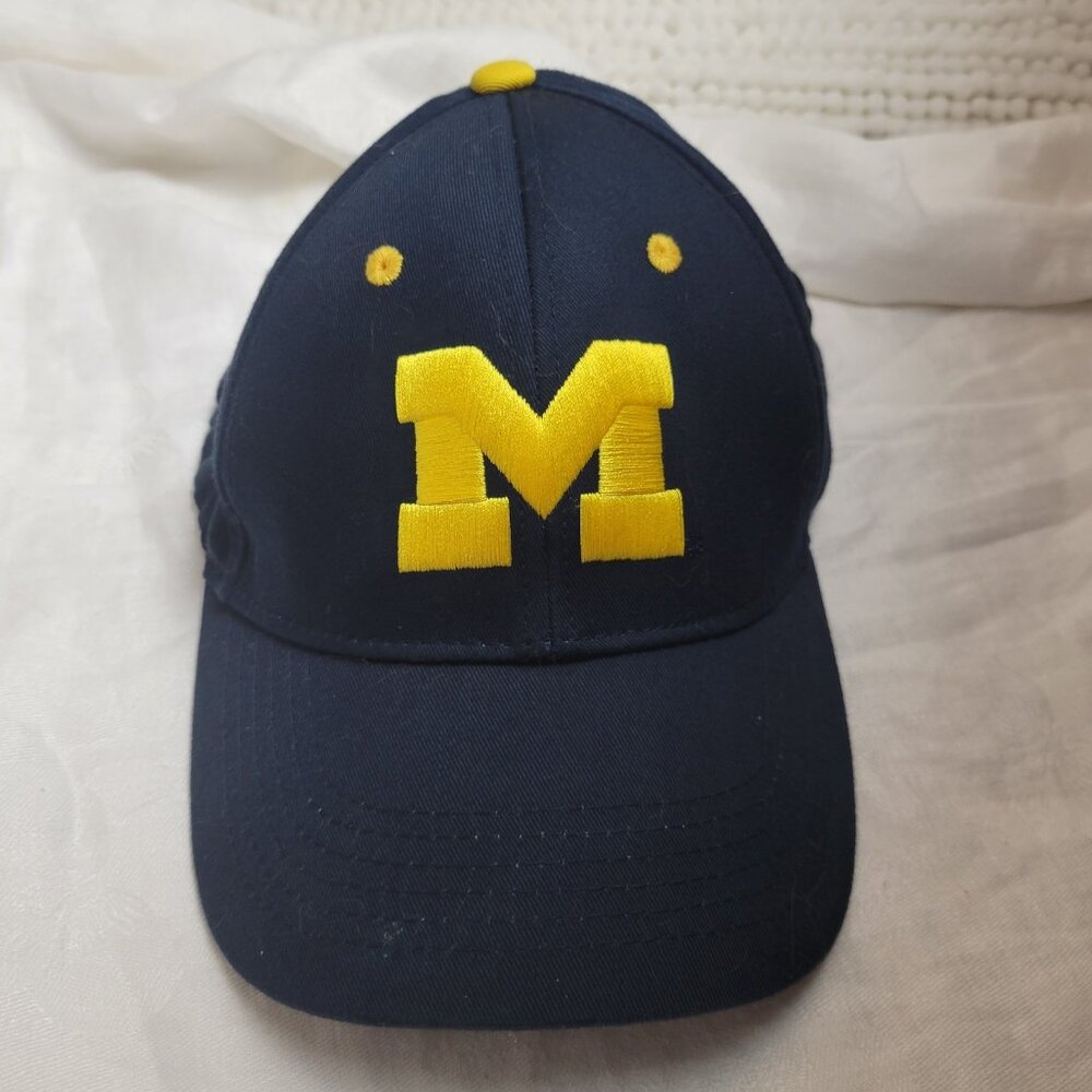 University Michigan U of M Hat Cap Blue Gold snapback OS Wolverines Captivating